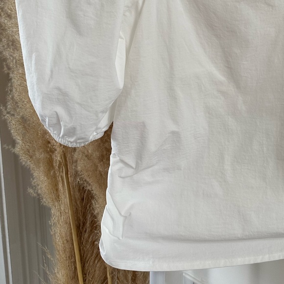 Crisp white top from Zara in size small. Stretchy, square neck, puff sleeves. - Picture 13 of 13